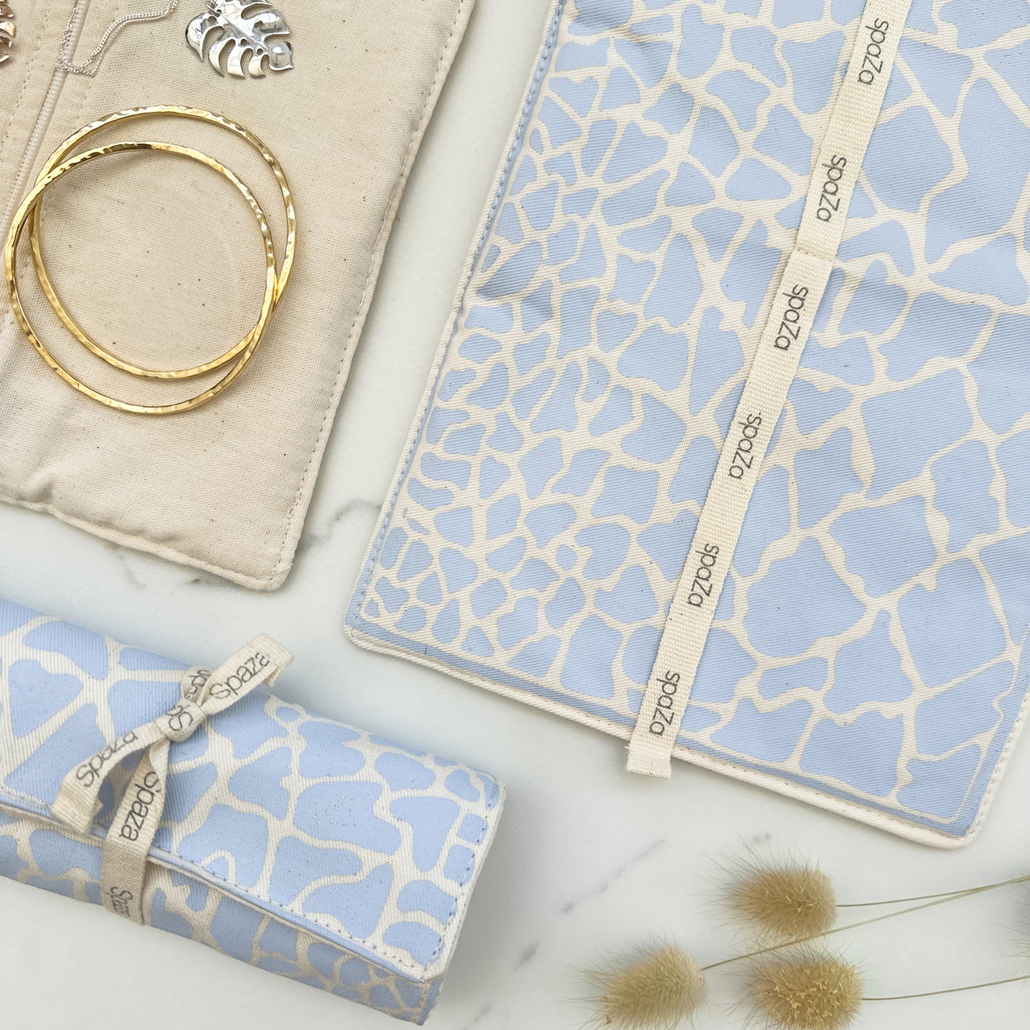 Jewelry Roll Giraffe | Compact Travel Case with Zip Pockets