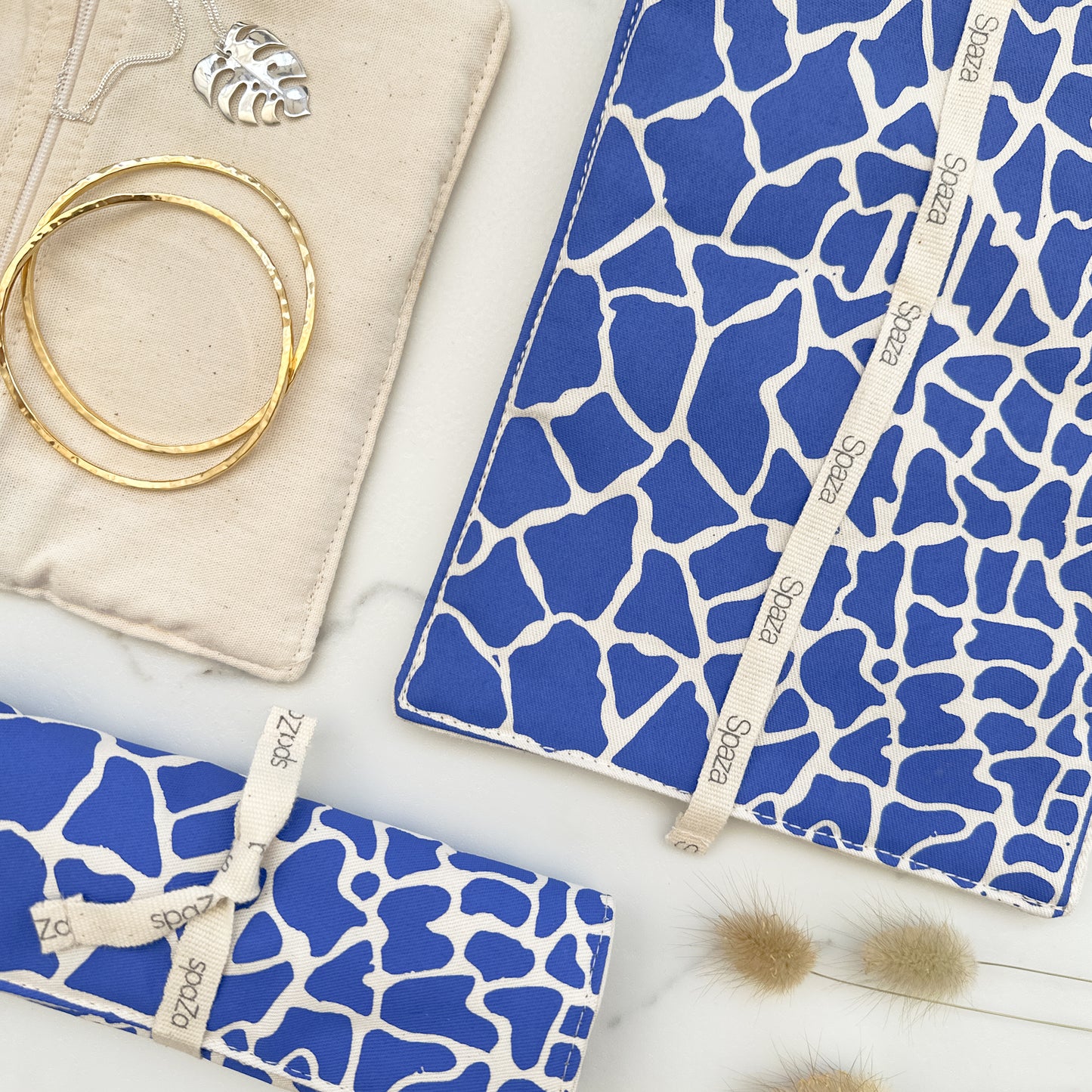Jewelry Roll Giraffe | Compact Travel Case with Zip Pockets