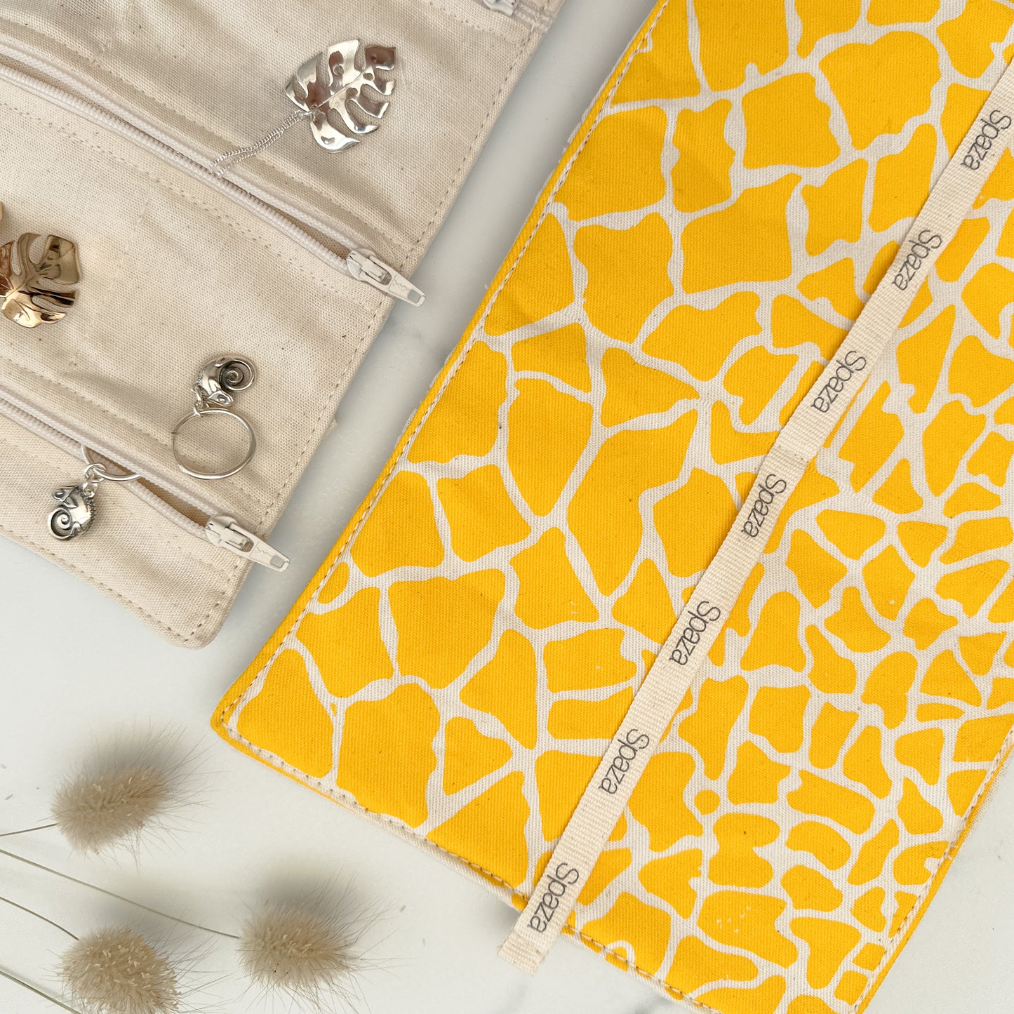 Jewelry Roll Giraffe | Compact Travel Case with Zip Pockets