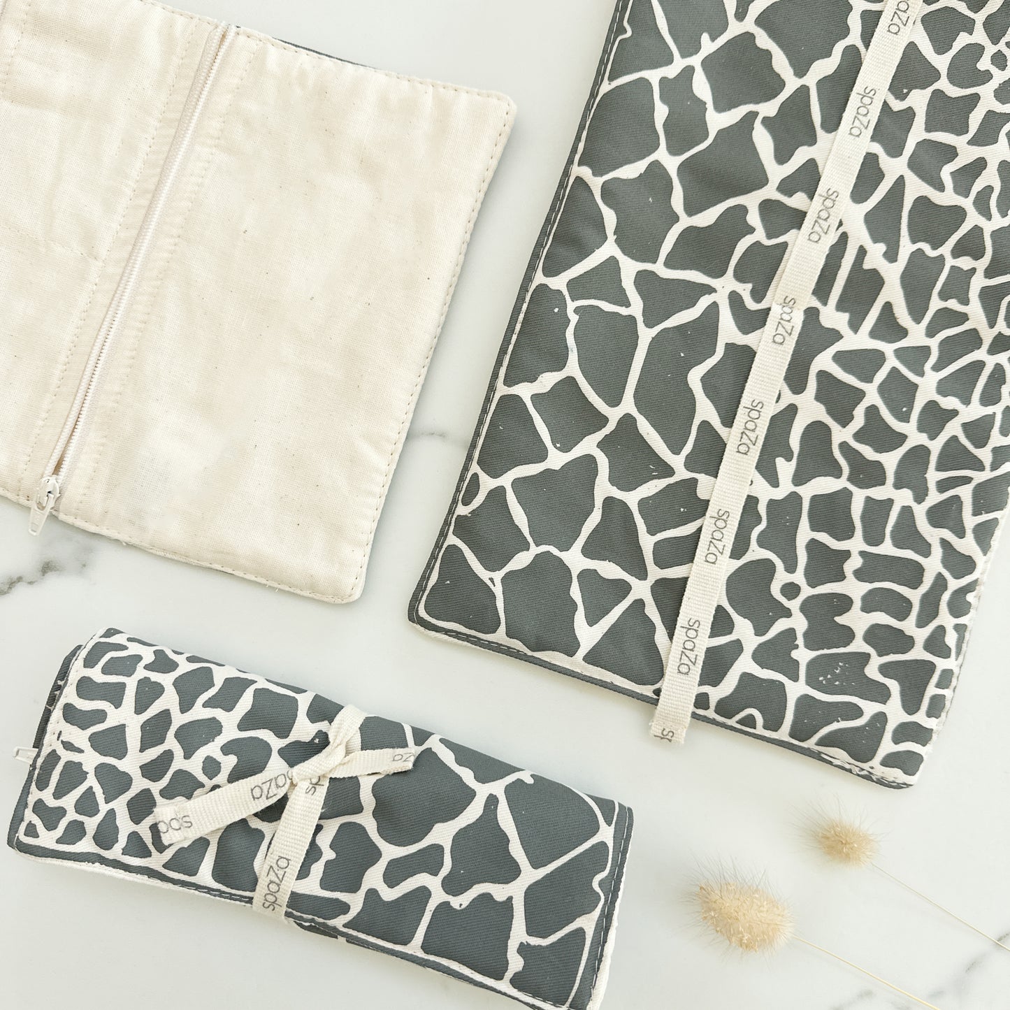 Jewelry Roll Giraffe | Compact Travel Case with Zip Pockets